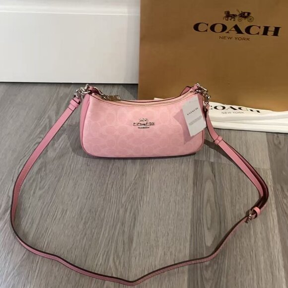 Coach silver chain shoulder bag. 24.5*15.5*7.5cm - Picture 3 of 9